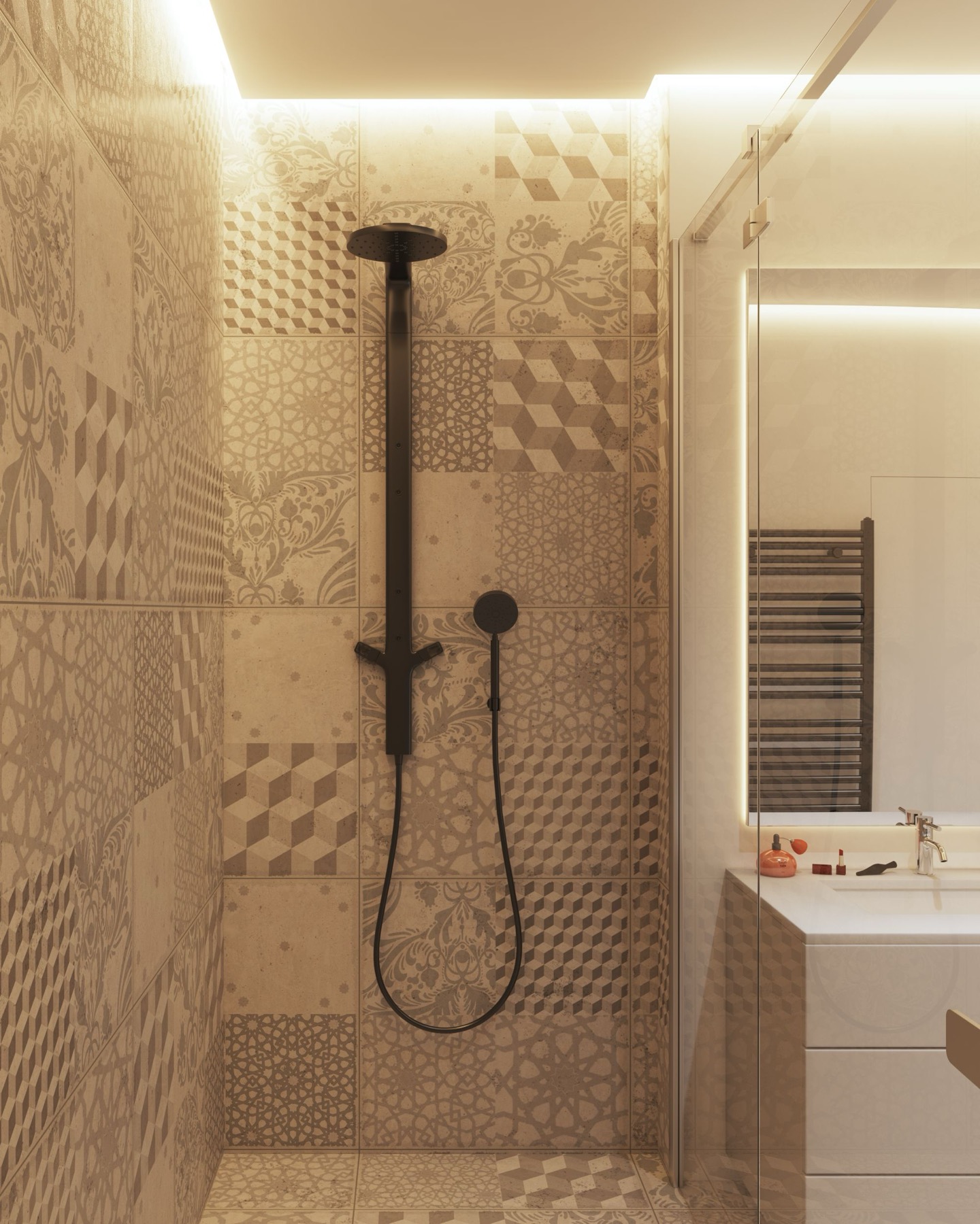 Dusche mit grafischen Fliesen in warmem Beige